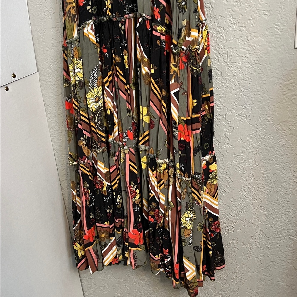 ABEL THE LABEL SMOCKED HALTER TIERED FLORAL MAXI DRESS SIZE LARGE - Picture 3 of 16